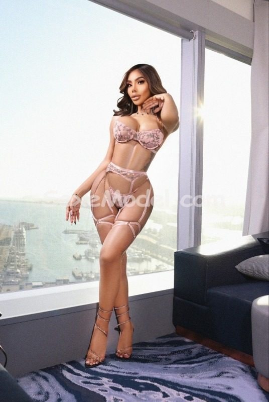 ATHENEA JOLIE escort Paris