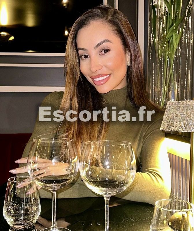 JULIA SAAD photo 2