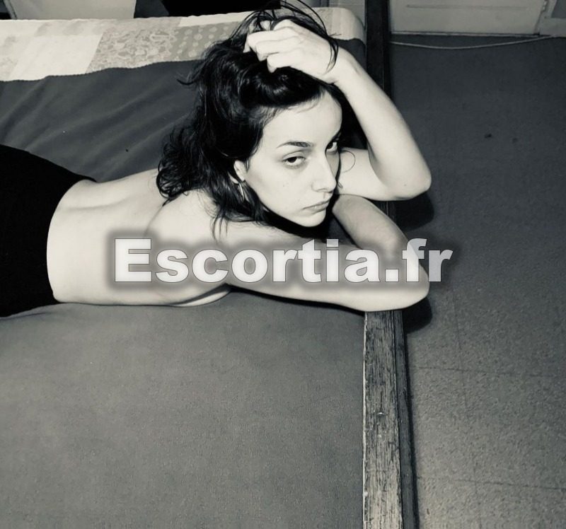 Isilide escort Paris