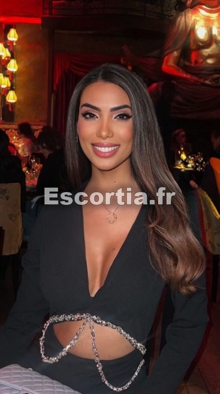 Anitta - trop feminine photo 2
