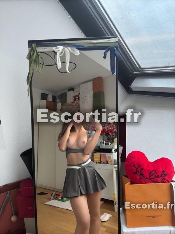 Surya Trop Chaud escort Chelles