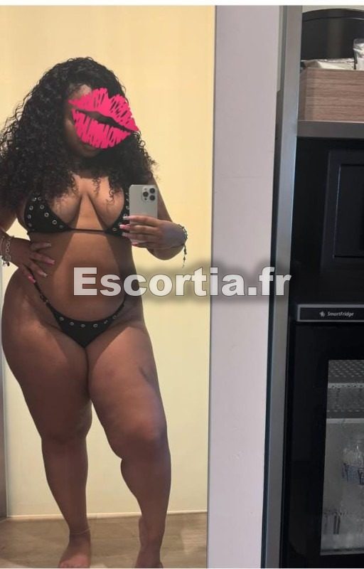 Daniela escort Versailles