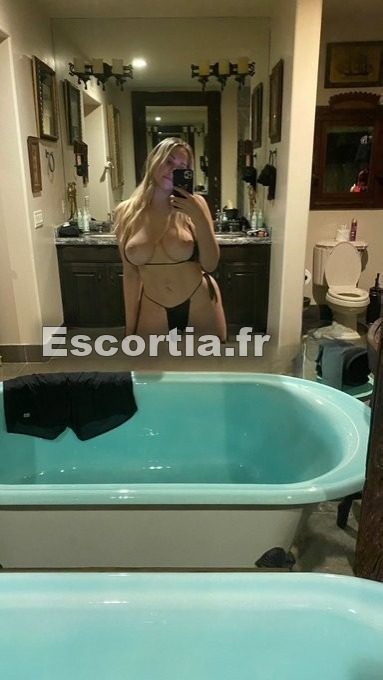 LinaY8 photo 2