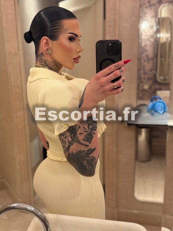Ava Francaise photo 2