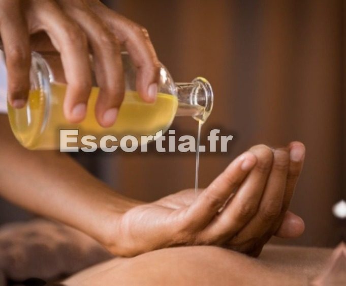 Masseuseemely photo 5