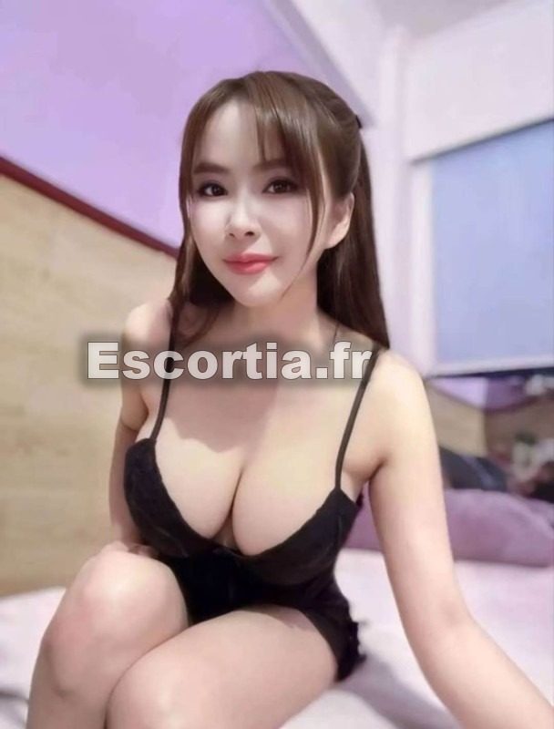 Nina escort Paris