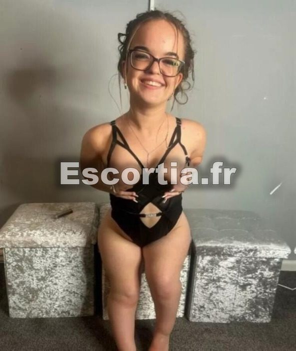 Sophia Petite Portuguese photo 2