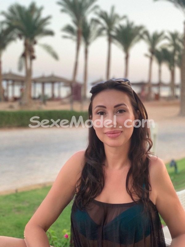 Kira HighClass escort Paris