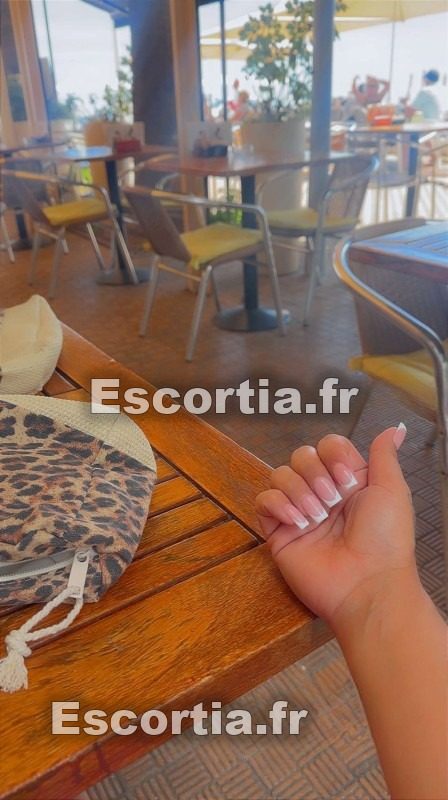 Stella-deplace escort Aix-en-provence