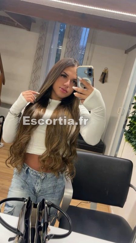 Laura petite bresilienne photo 3