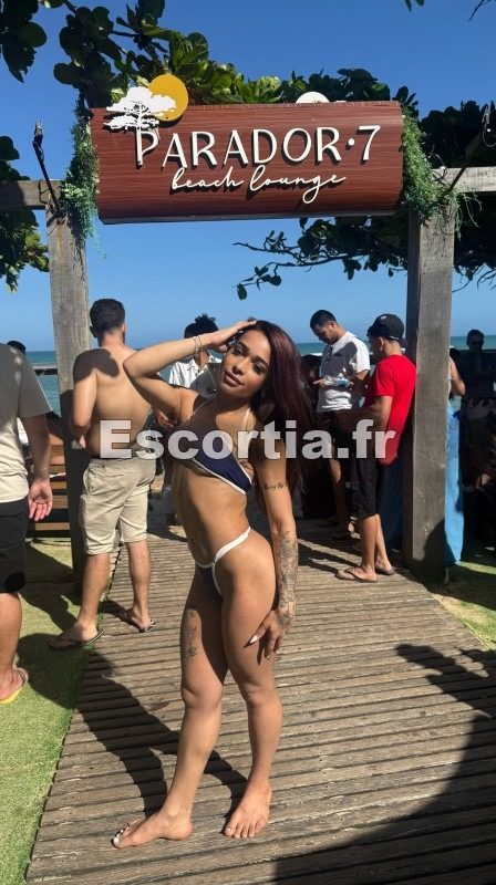 Carla massage petite coquine photo 2
