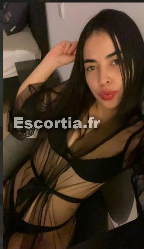 Camila photo 5