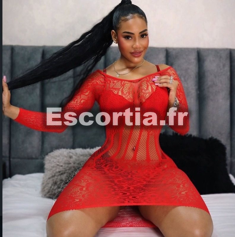 ZOE CHAUD escort Villejuif