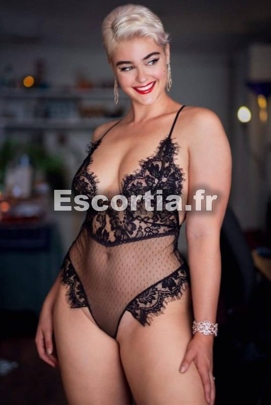 Carla 2 photo 2
