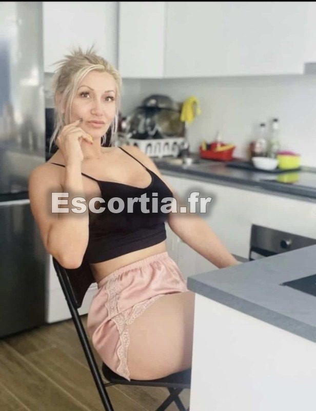 Ava reel ejac on bouche escort Albi