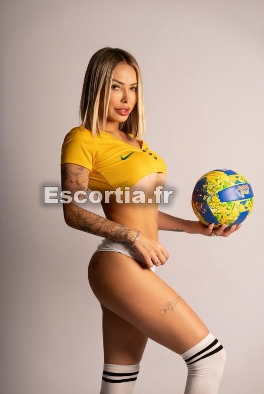 LARA SEXY BLONDE photo 2