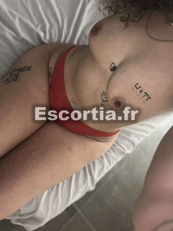 SexyFefe escort Cergy