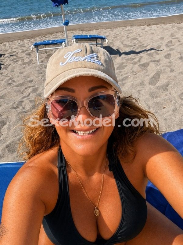 clara154615 escort Bandol