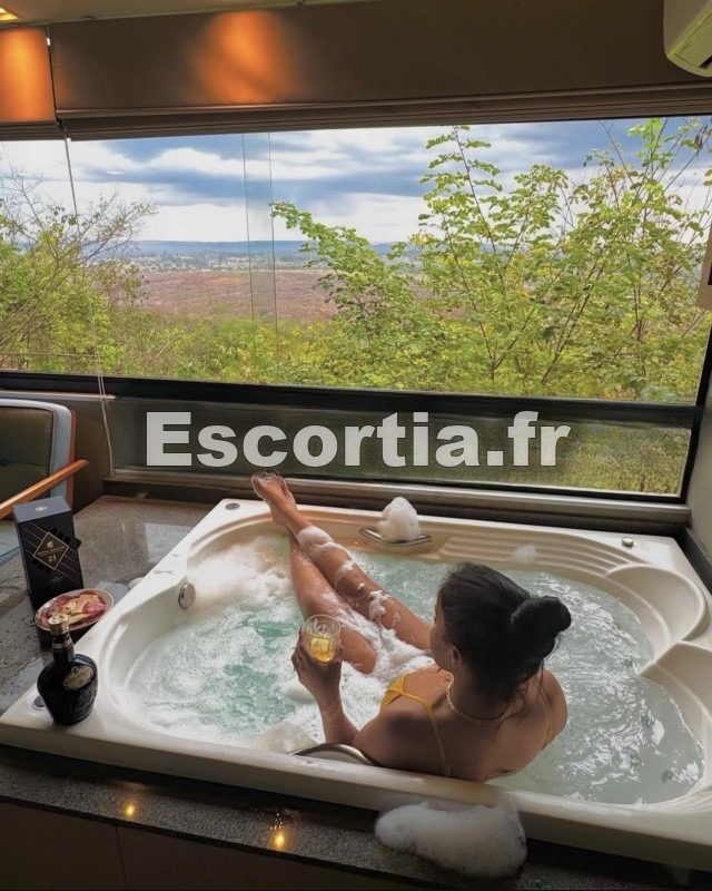 Sofia escort Caen