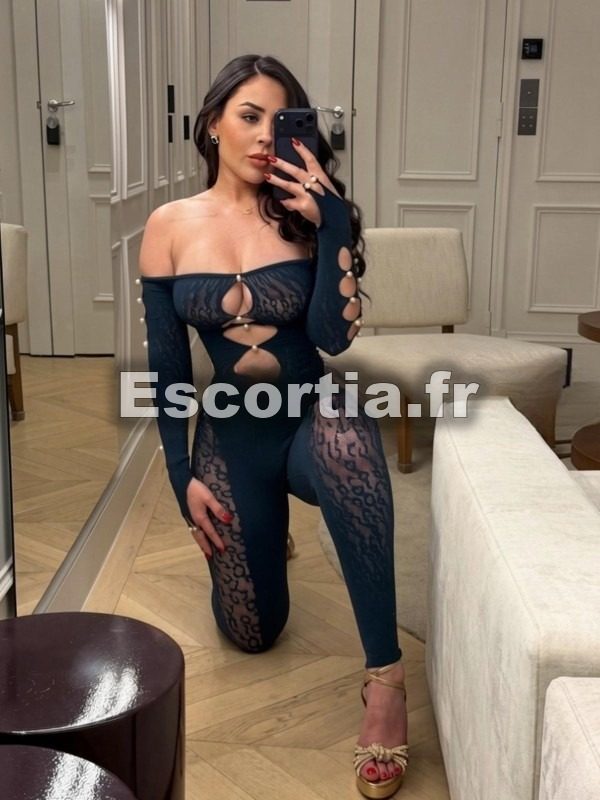 Zelda escort Cannes