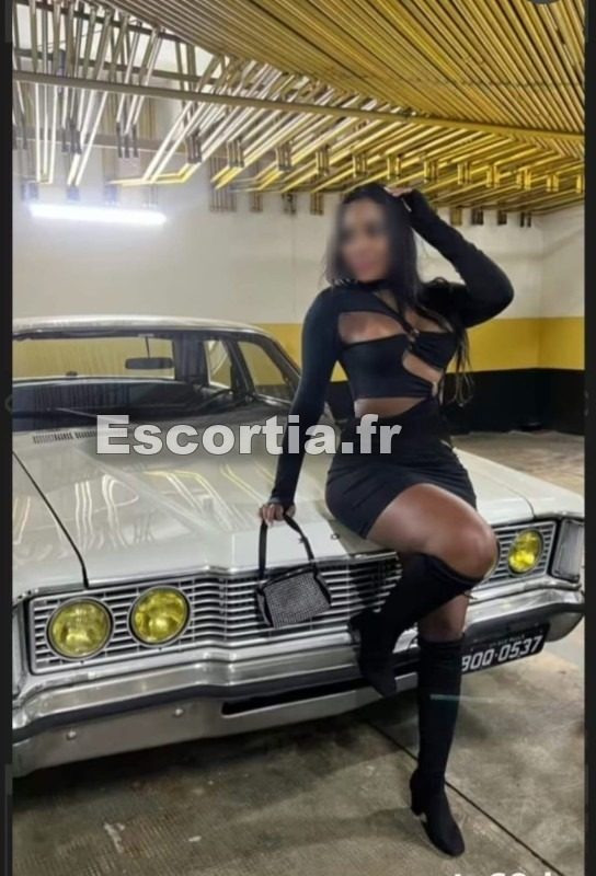 Monique photo 3