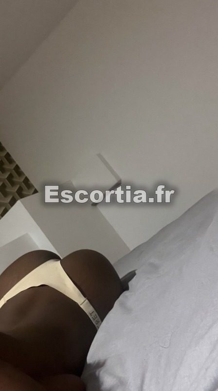 SKINNY-PLANVOITURE escort Paris
