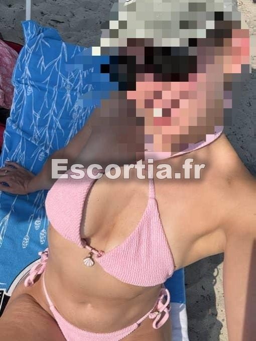 Elena deplacement showcamhot photo 3