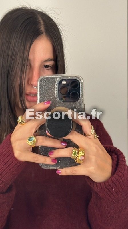 ClotildeDeplacement escort Nîmes