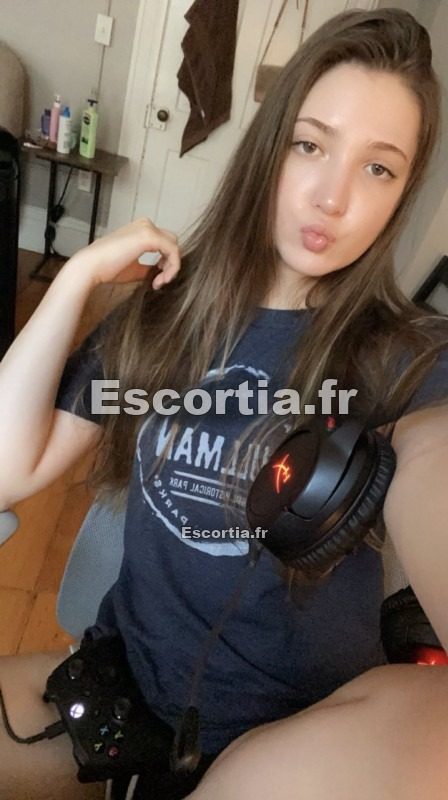 Amandine HoT photo 3