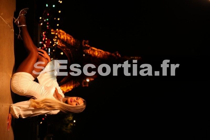 Thaina escort Saint-Denis