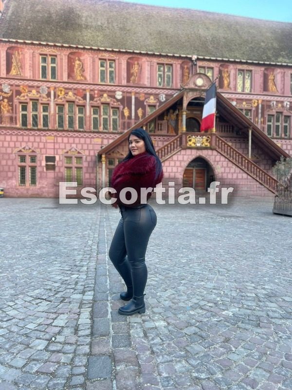 Brune Hot escort Aix-en-provence