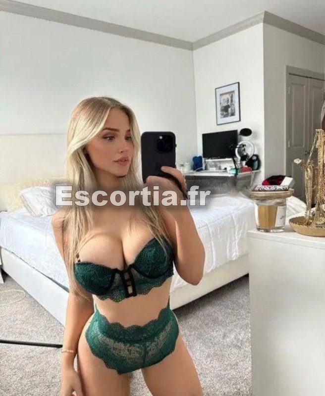 Izabelle640 photo 3