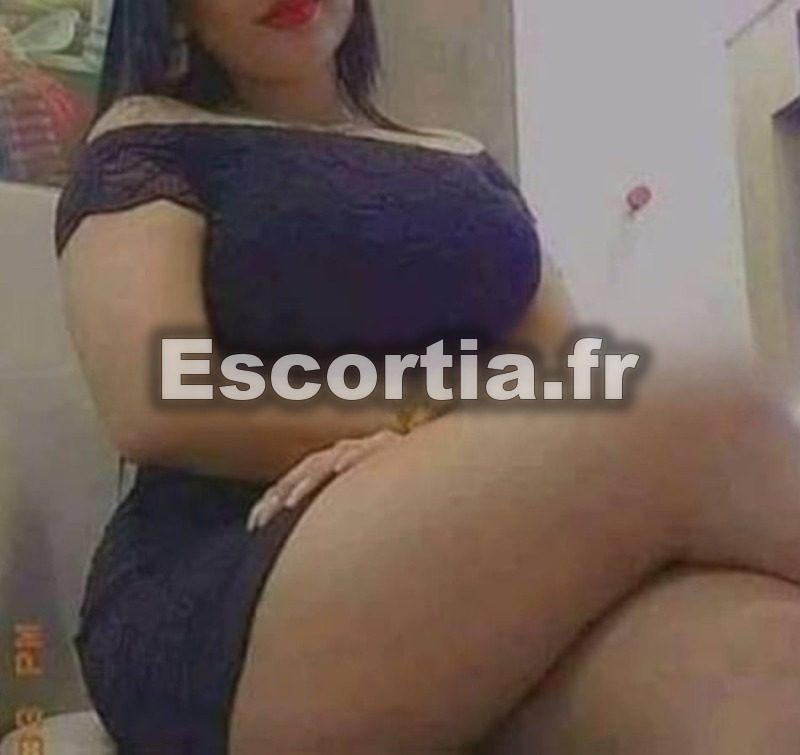 Amina96 escort Paris