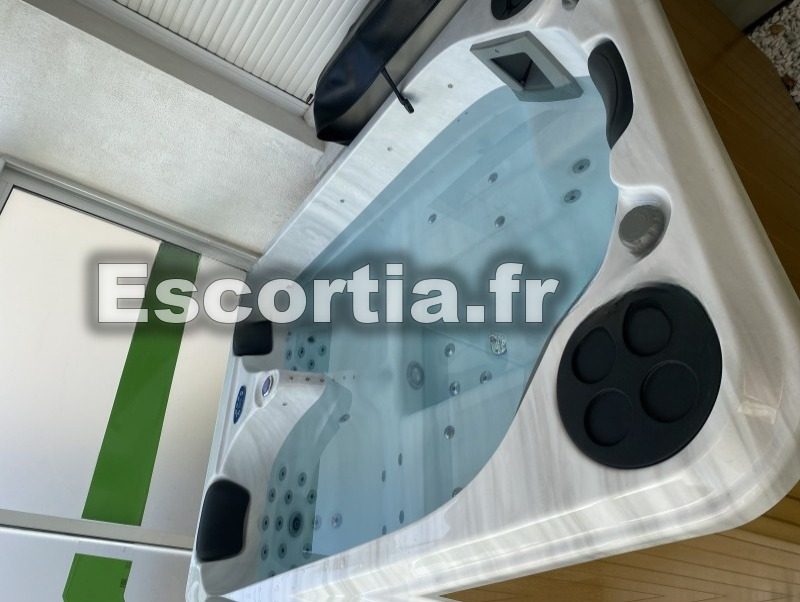 tantrique et body africaine escort Lorient