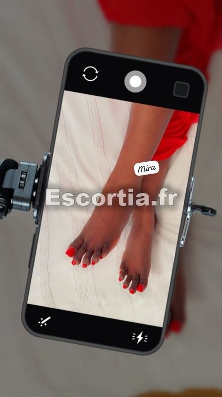 MIRA LESLY photo 3