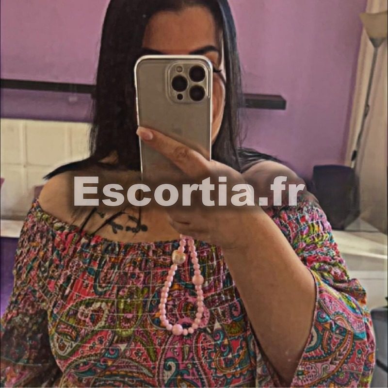 Melissa GFE escort Paris