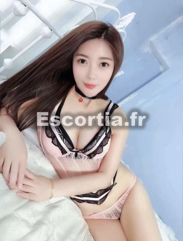 Carrie escort Paris