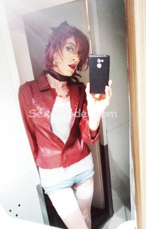 AnitaRedLadyboy photo 4