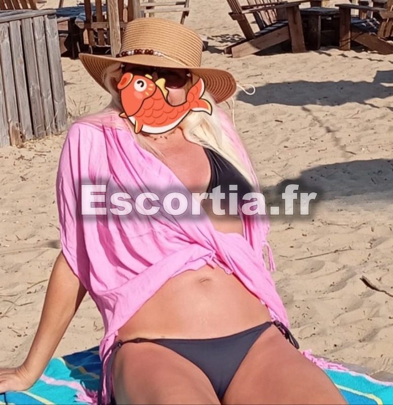 SABRINA BLONDE escort Pau