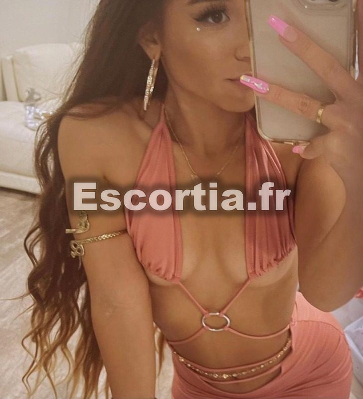 ALBA CHARMANT et SEXY photo 5