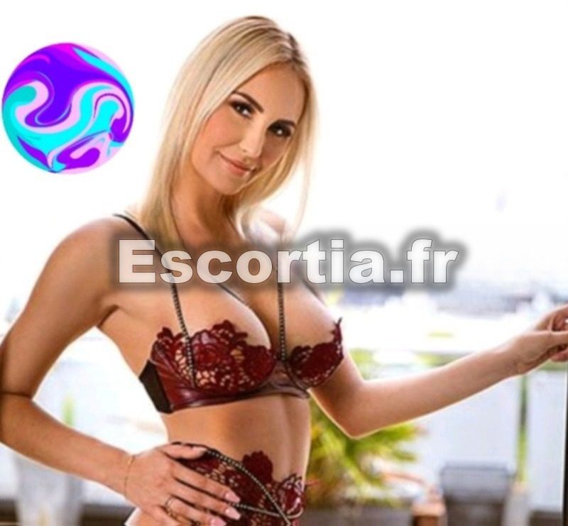 Alexia-Calvi photo 2