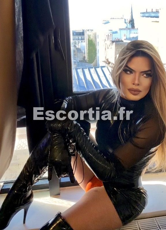 Amanda VIP photo 3