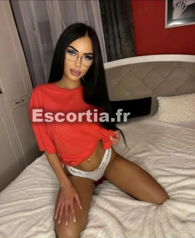 Alyna depacement escort Avignon