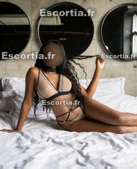 Elya Mara escort Paris 6eme