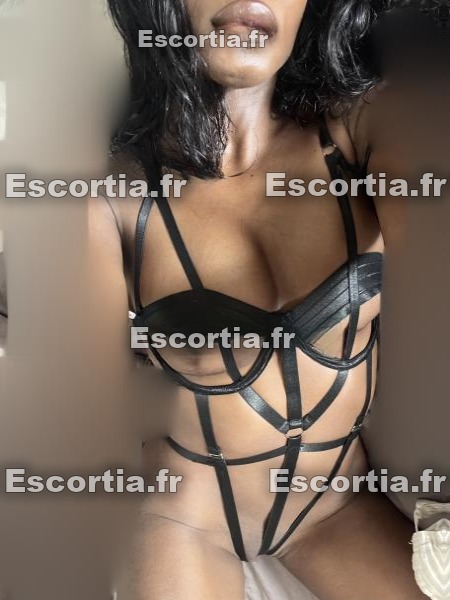 Hallyka5 escort Paris 4eme