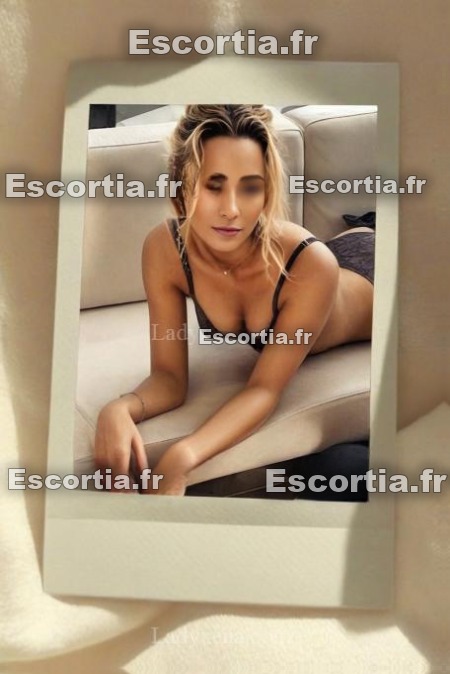 Leafrenchescort escort Paris 17eme