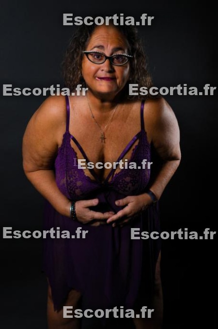 Mauveviolette escort Saintes