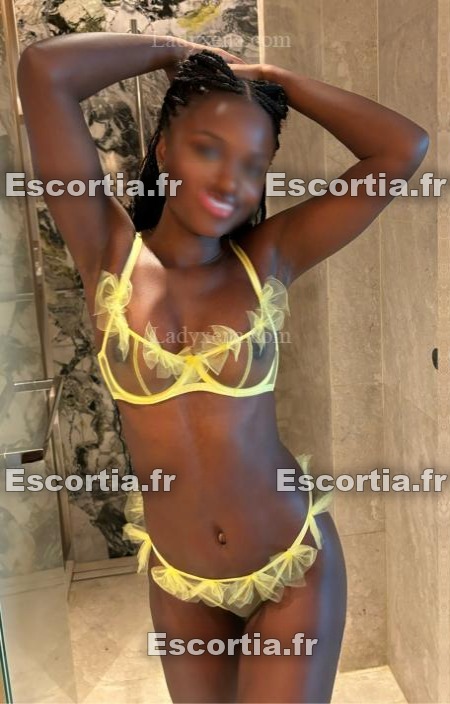Naia Luxurious escort Paris 16eme