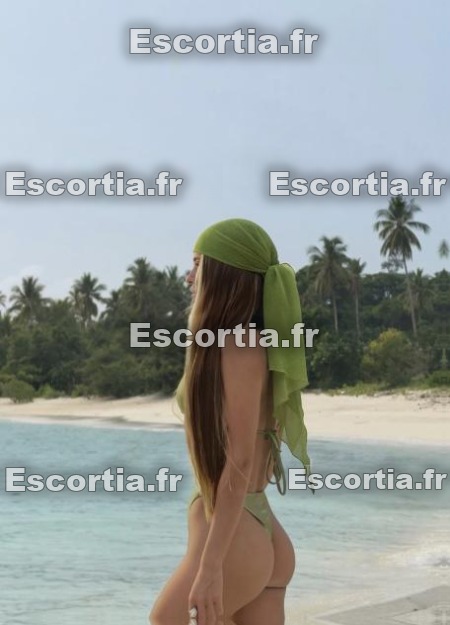 Saraparis escort Paris 8eme