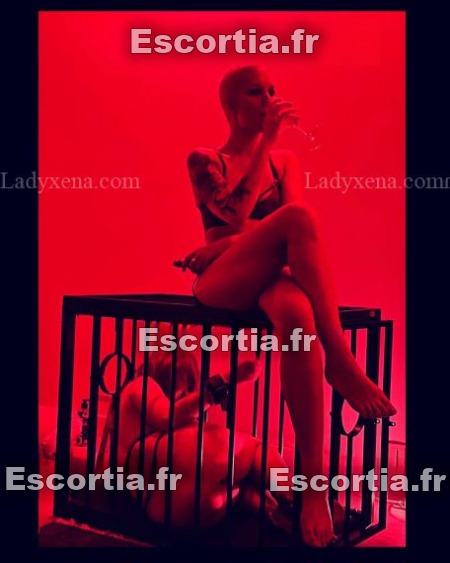 Viina escort Paris